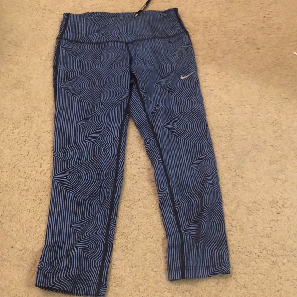 nike dri fit cropped leggings xs
